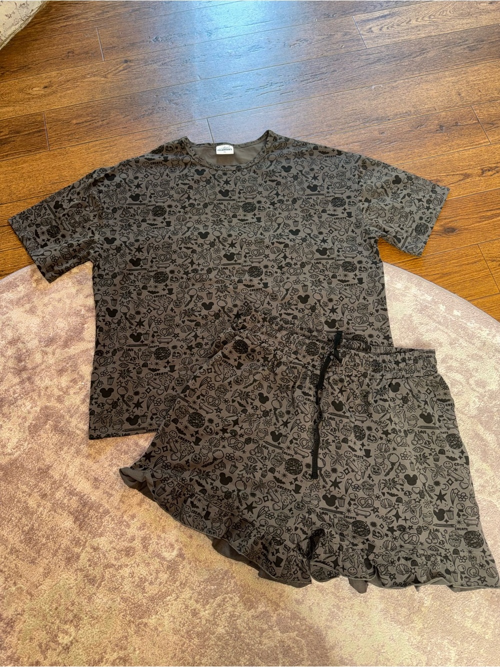 Magical Mamas Women’s XL Disney Parks Grey Black Ruffle Shorts Top Set